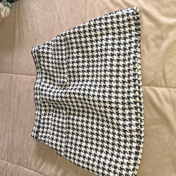 H&M Beatiful SKIRT. - Picture 2 of 3